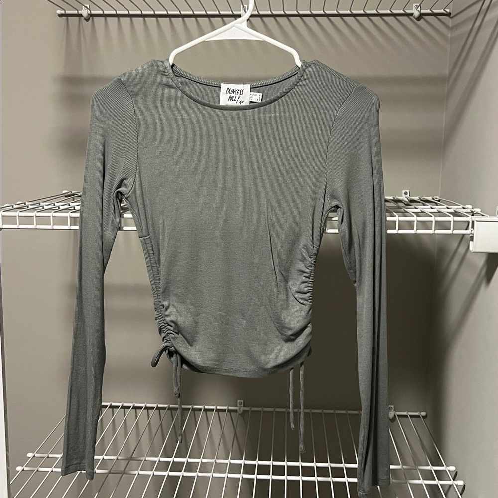 NWT * Princess Polly Light Gray Ribbed Top Size 2